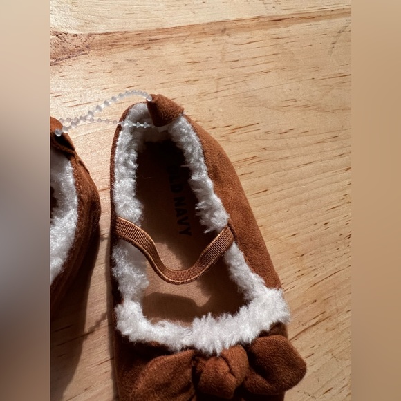 Brown Old Navy Baby Slippers - Picture 3 of 4